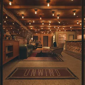 3* Hotel Unwind & Bar